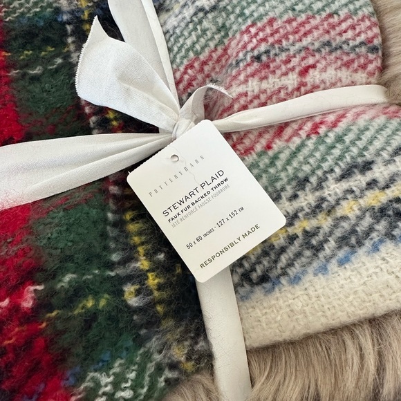 NWT Plaid Throw Blanket with Faux Fur - Picture 3 of 4